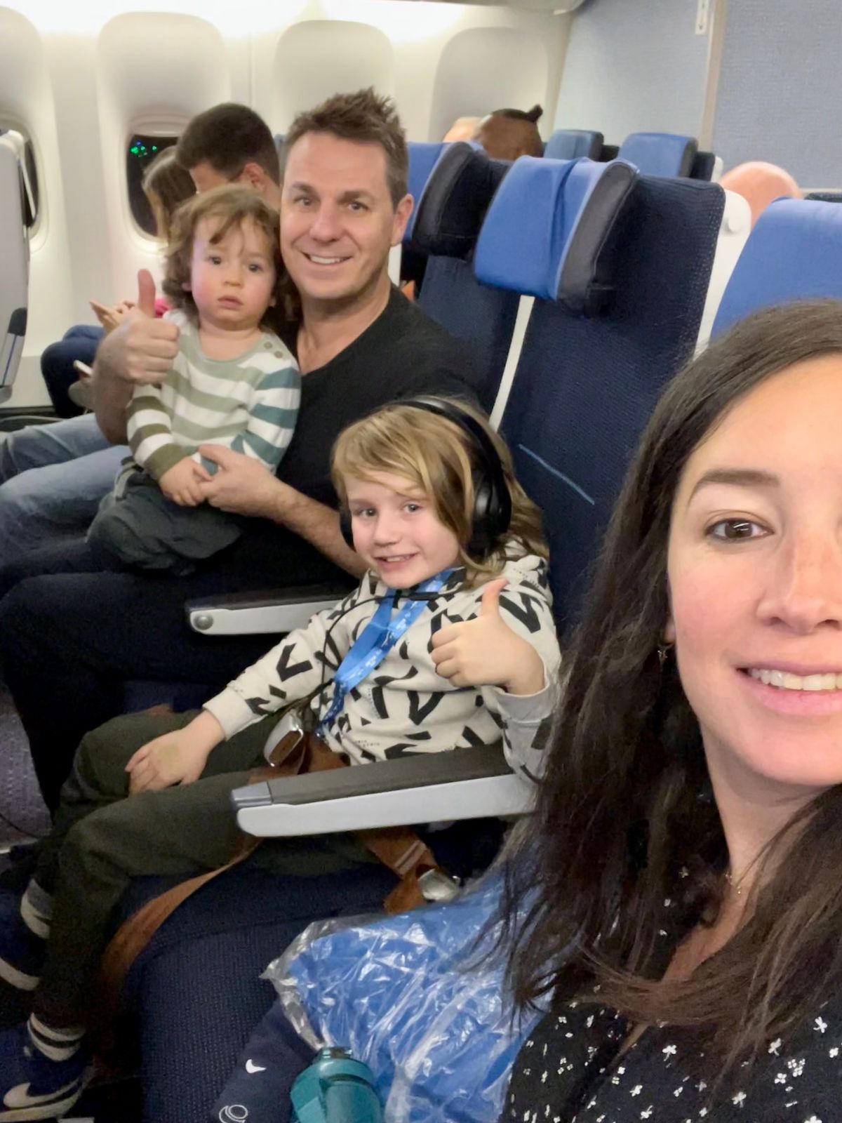 20 Tips for Flying with Kids ✈️